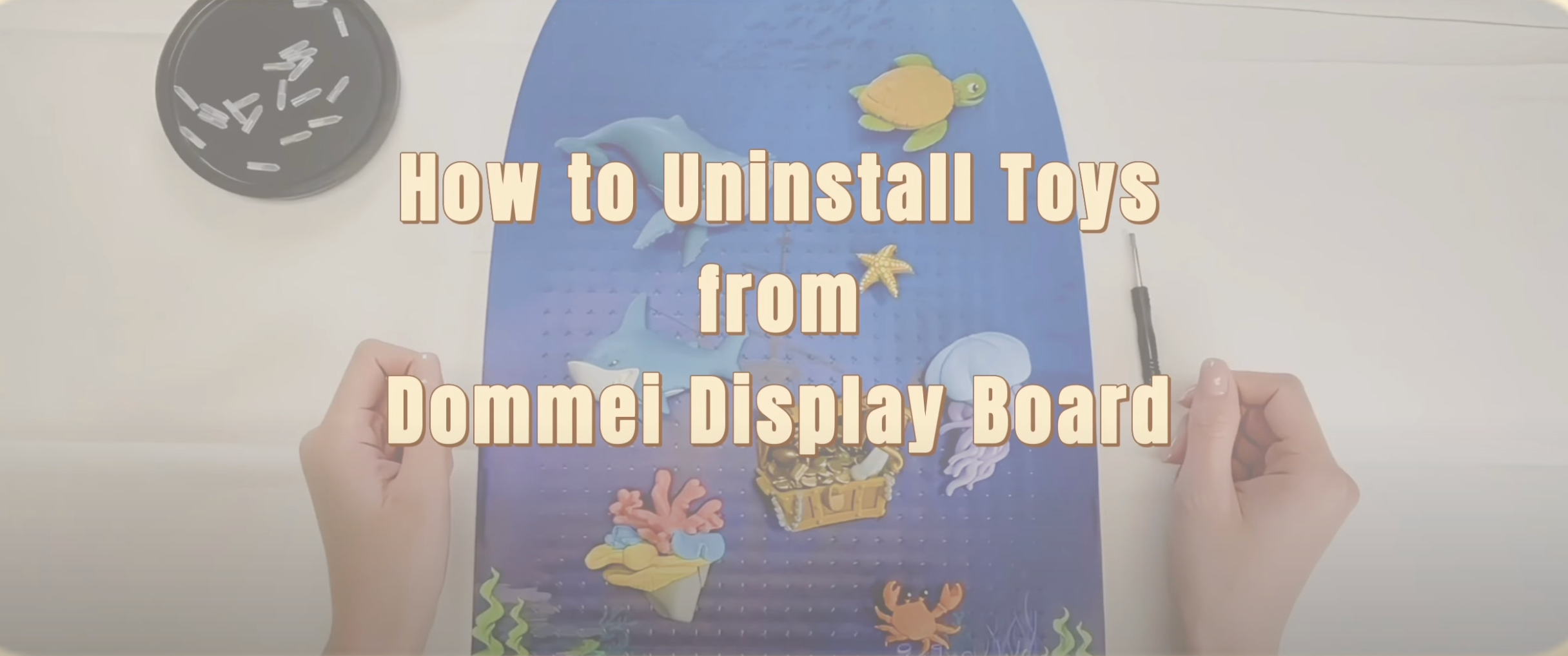 Load video: How to Remove Toys from the Dommei Display Board